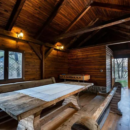 Josta - 4 Spalne - 3 Kupelne - Kryty Altanok - Skibus Zastavka - Wifi * Jezersko